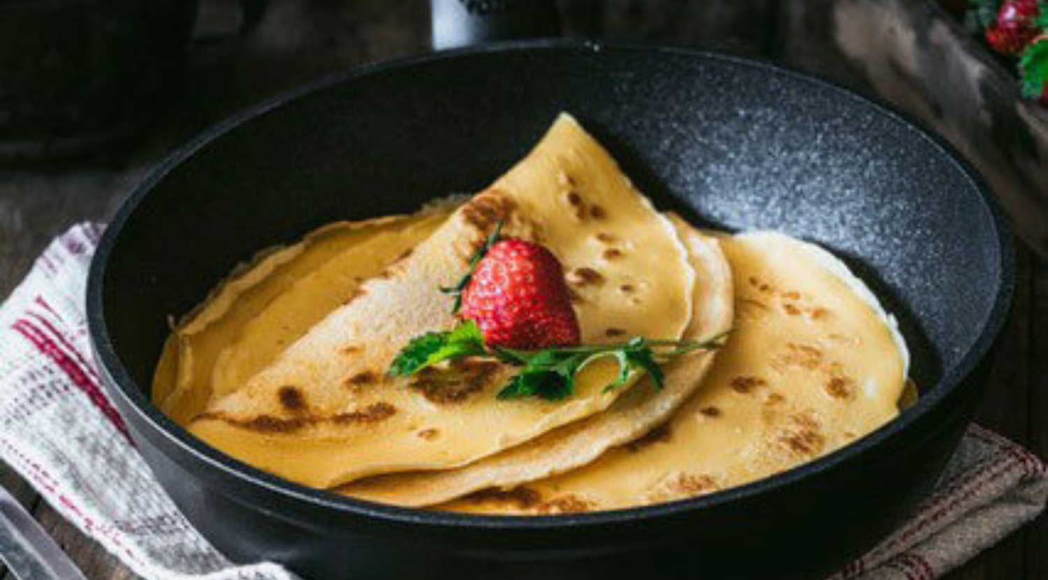 Pfannkuchen mit Mascarponefüllung und Erdbeeren