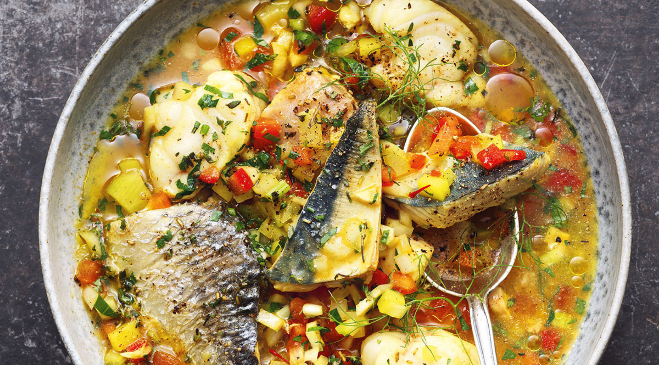 Schnelle Fischsuppe mit Safran und Gemüse