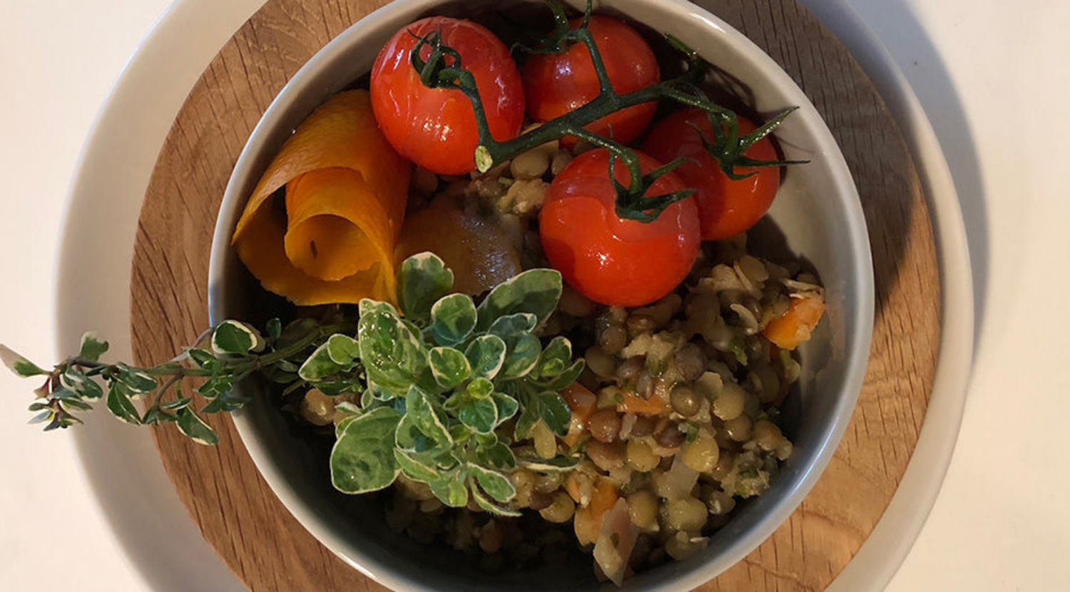 Süss-Saure Linsen mit Kräuter und geschmolzenen Cherrytomaten