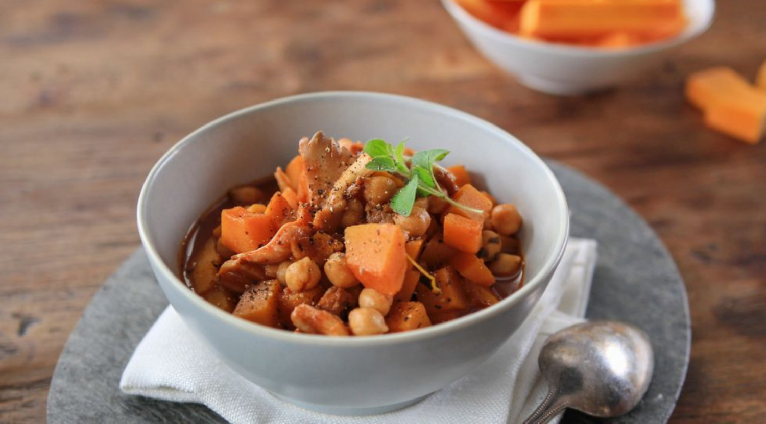 Veganes Kürbisgulasch mit Kichererbsen und Austernseitlingen