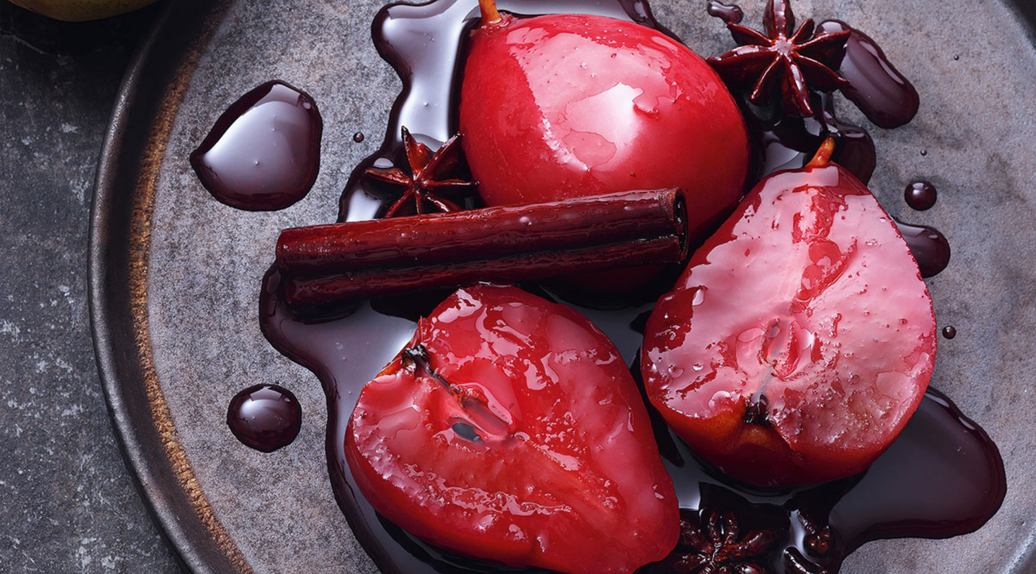 Birnen in Rotwein gegart