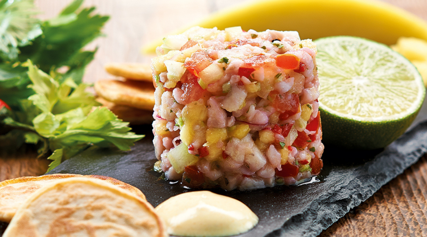 Forellen-Ceviche mit Limetten-Blinis