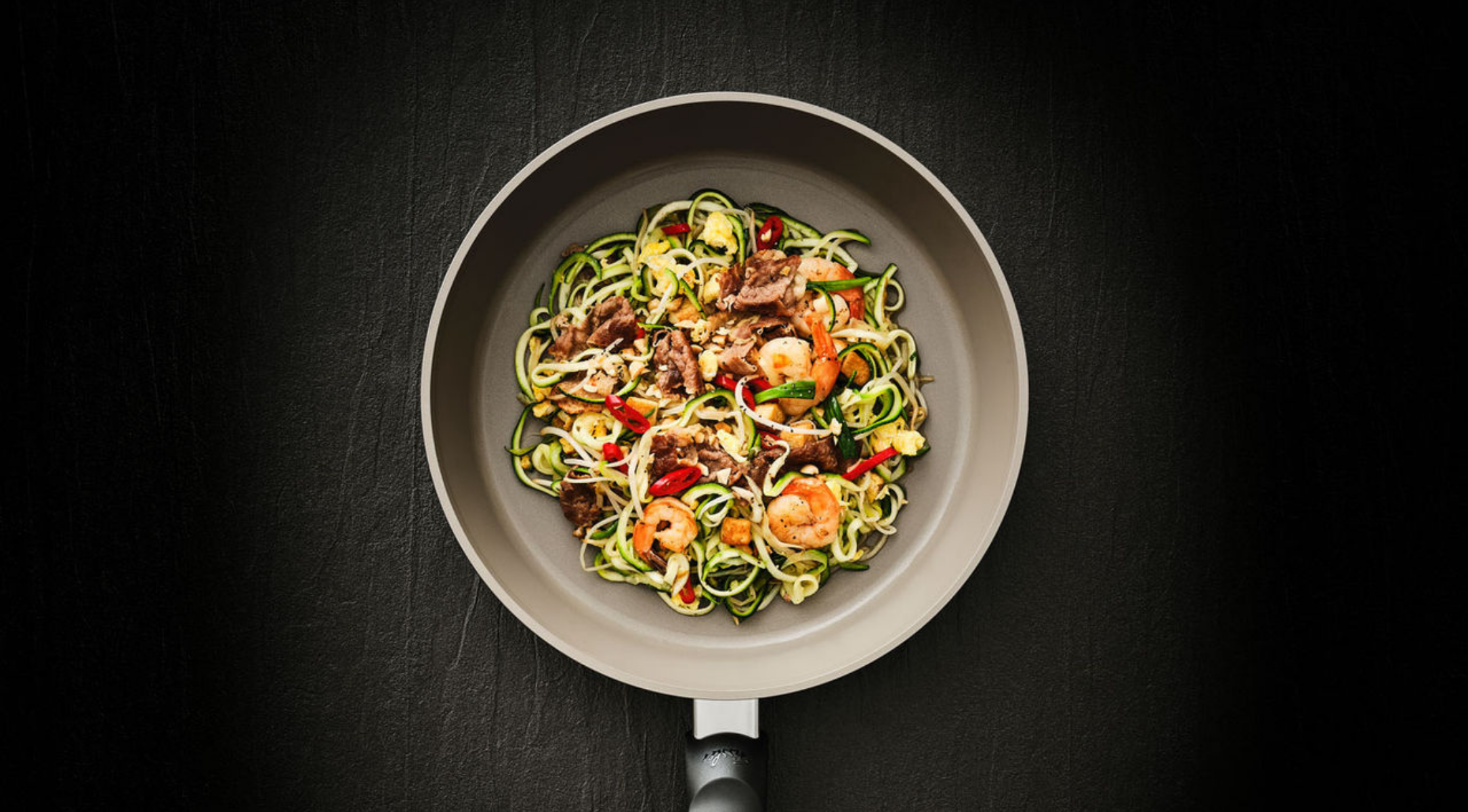 Rinderbrust und Zucchini-Pad-Thai