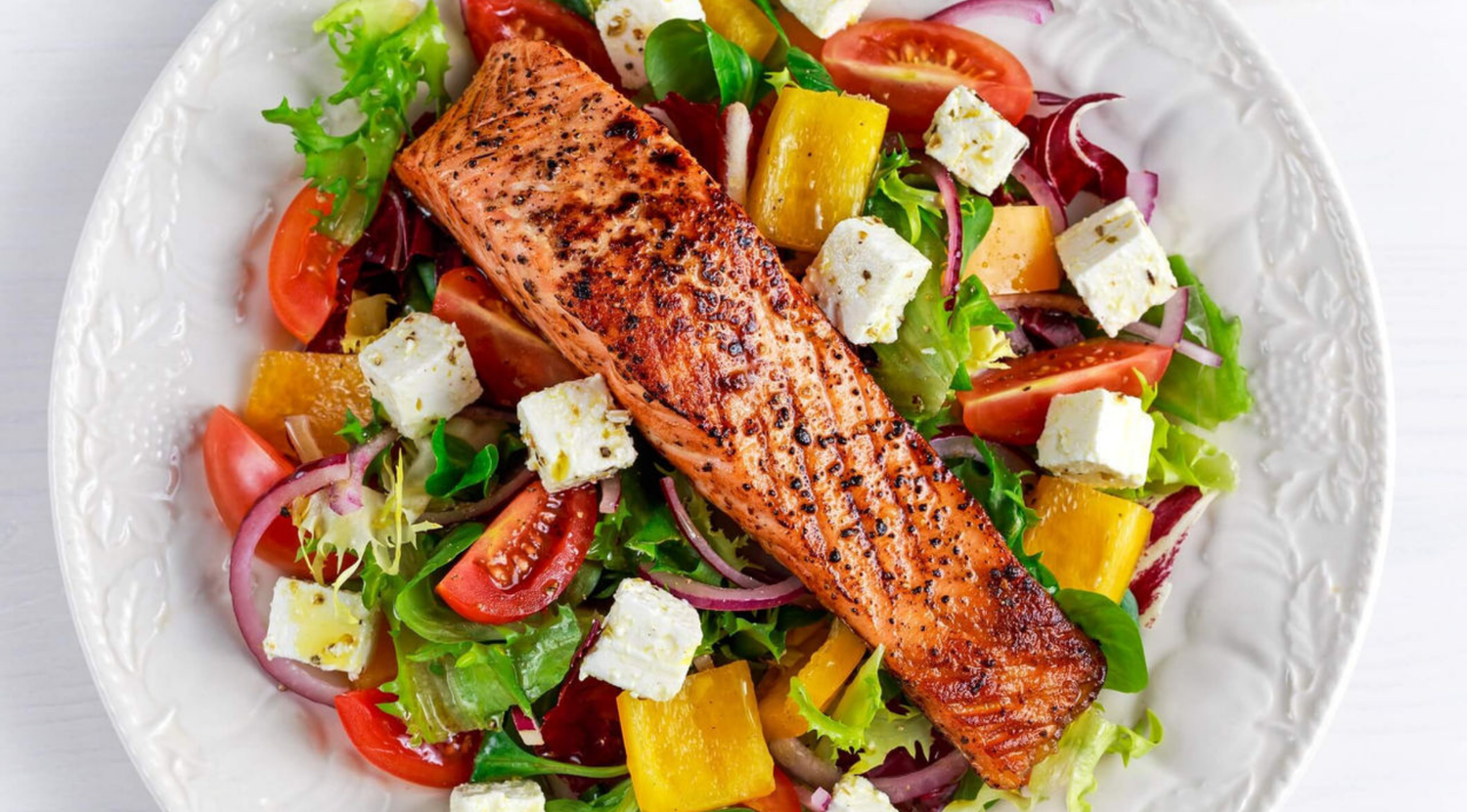 Sommergenuss: Gegrillter Lachs mit Zitronen-Kräuter-Marinade