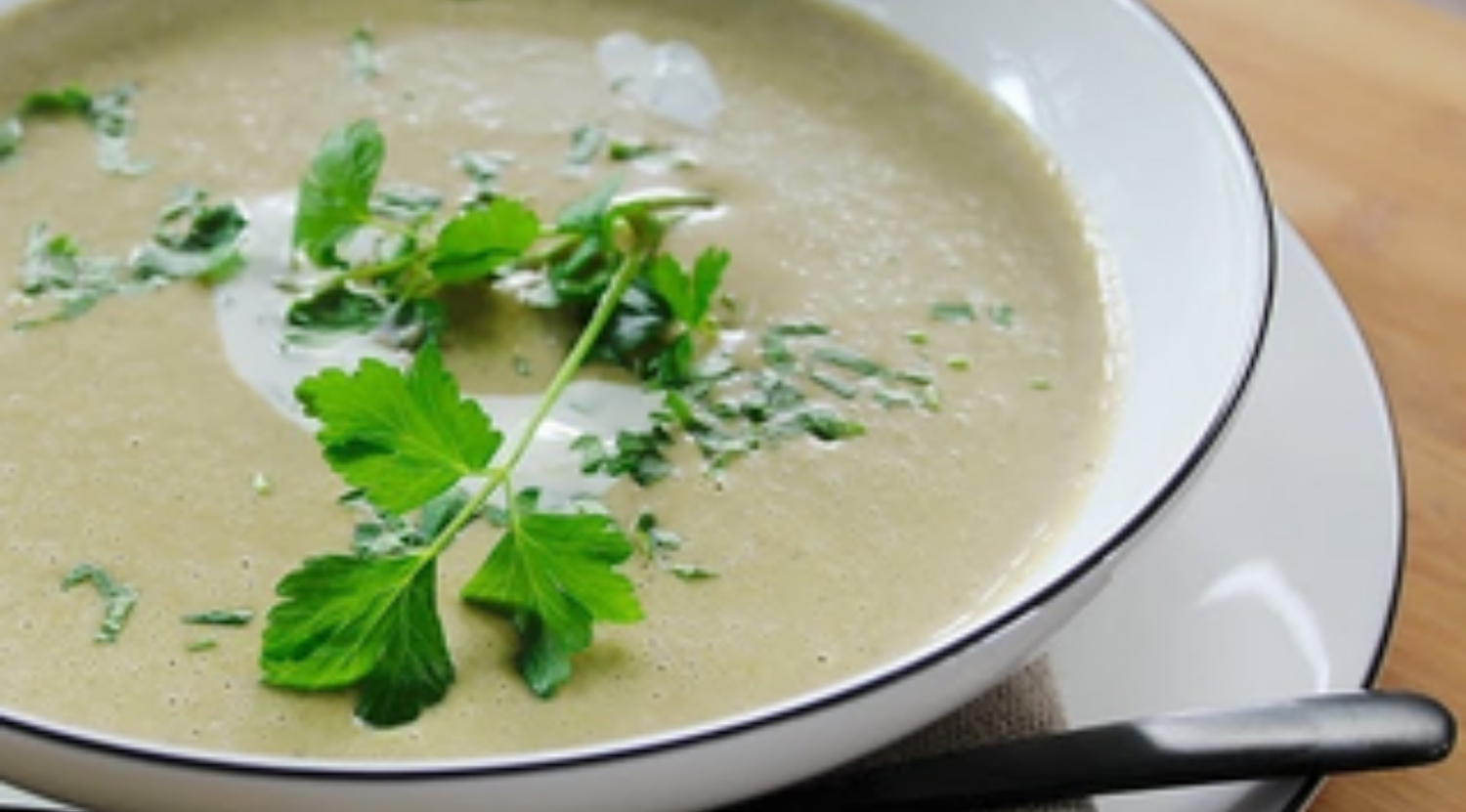 Vegetarische Zitronen-Linsensuppe mit Raz el Hanout und Sauerrahm